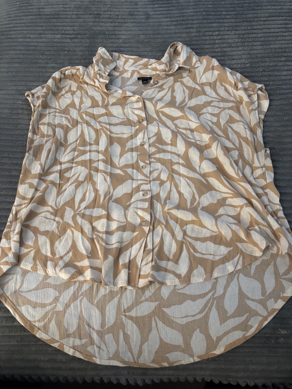 Torrid tan & white blouse